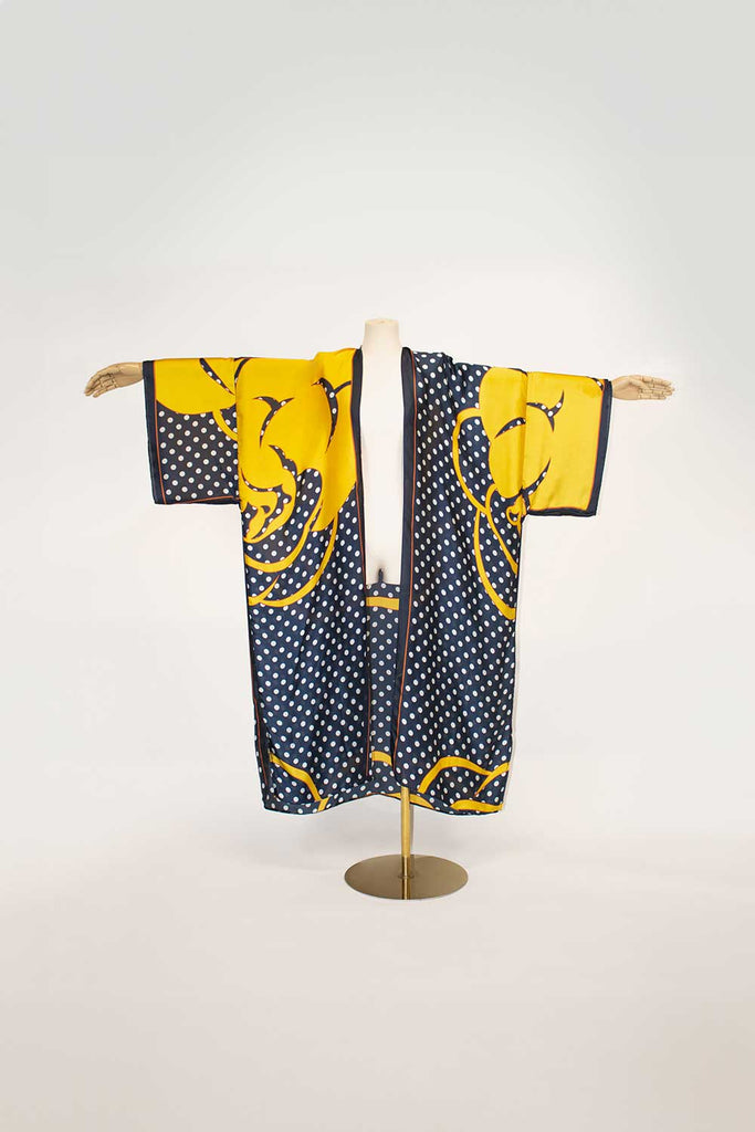 Women's kimonos
Stylish kimonos
Boho chic kimonos
Luxury kimono robes
Kimono dresses
Fashion kimonos
Modern kimonos
Elegant kimono wraps
Kimono fashion trends
Vintage-inspired kimonos