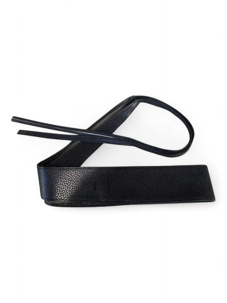 Fashion tops
Tropical attire
Designer resort wear
Vintage-inspired
Retro style
Unique patterns
Boho chic
Luxury fashion
Women's dresses
Designer accessories
