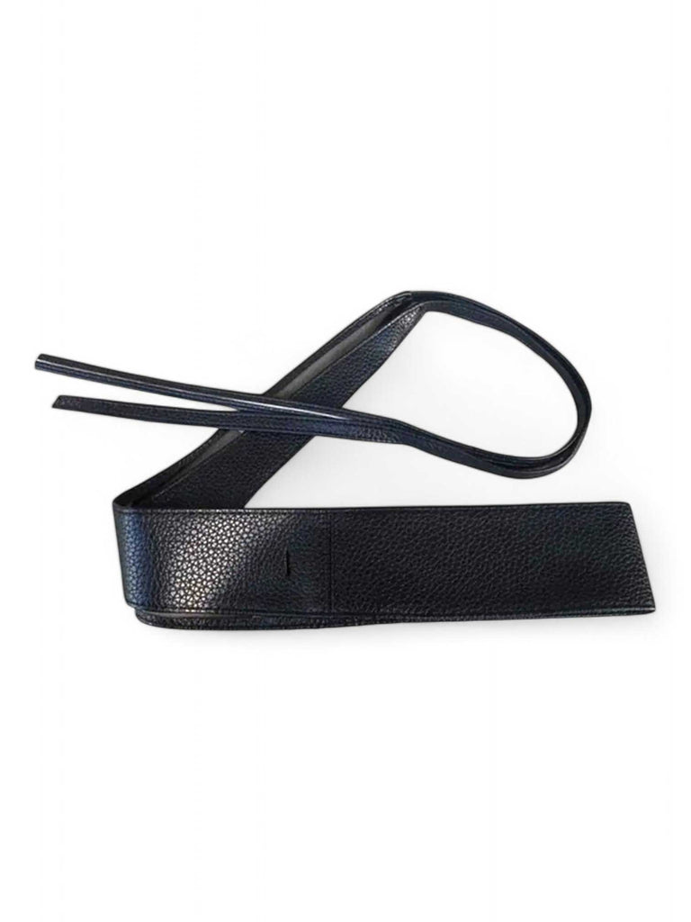 Fashion tops
Tropical attire
Designer resort wear
Vintage-inspired
Retro style
Unique patterns
Boho chic
Luxury fashion
Women's dresses
Designer accessories
