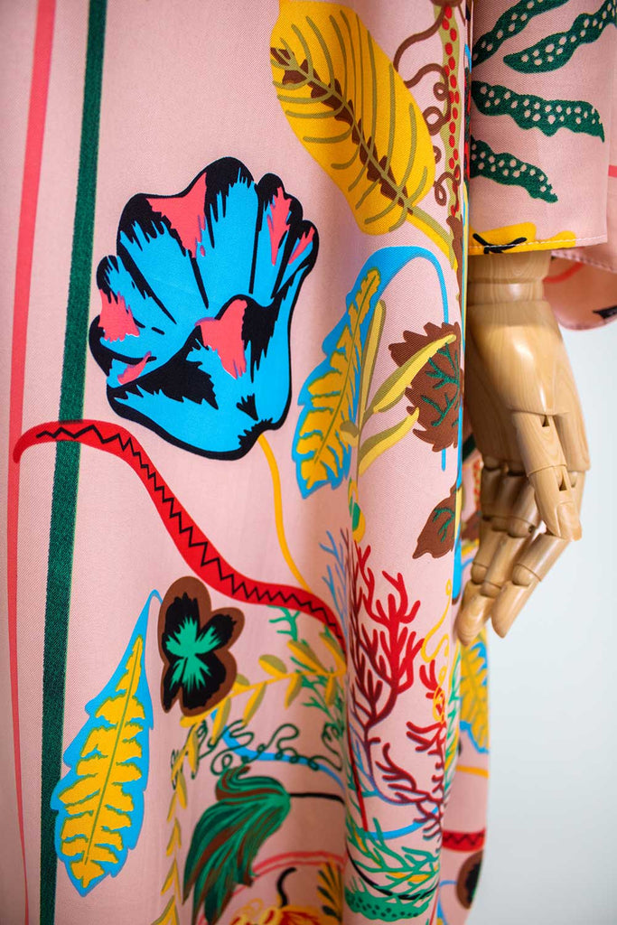 Designer kaftans
Women's dresses
Resort wear
Swimwear collection
Designer accessories
Fashion kaftans
Silk dresses
Beachwear
Printed dresses