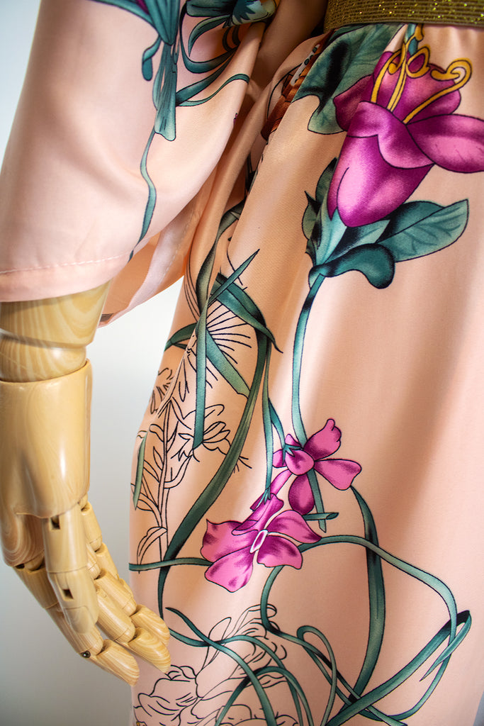 Resort casual clothing
Vacation wardrobe
Beach cover-ups
Lightweight resort wear
Tropical print dresses
Bold prints
Statement clothing
Women's dresses
Bohemian fashion
Vintage-inspired
Retro style